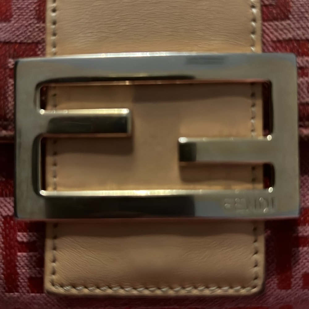 Fendi Red Geometric Clutch with Gold Clasp - Picture 5 of 10